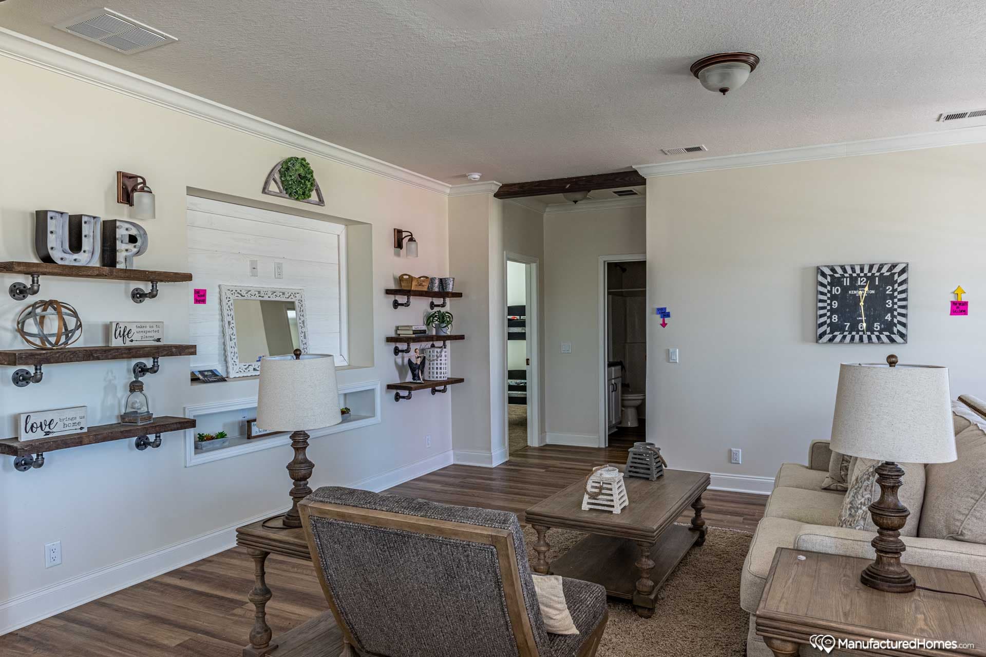 Azalea i interior home features