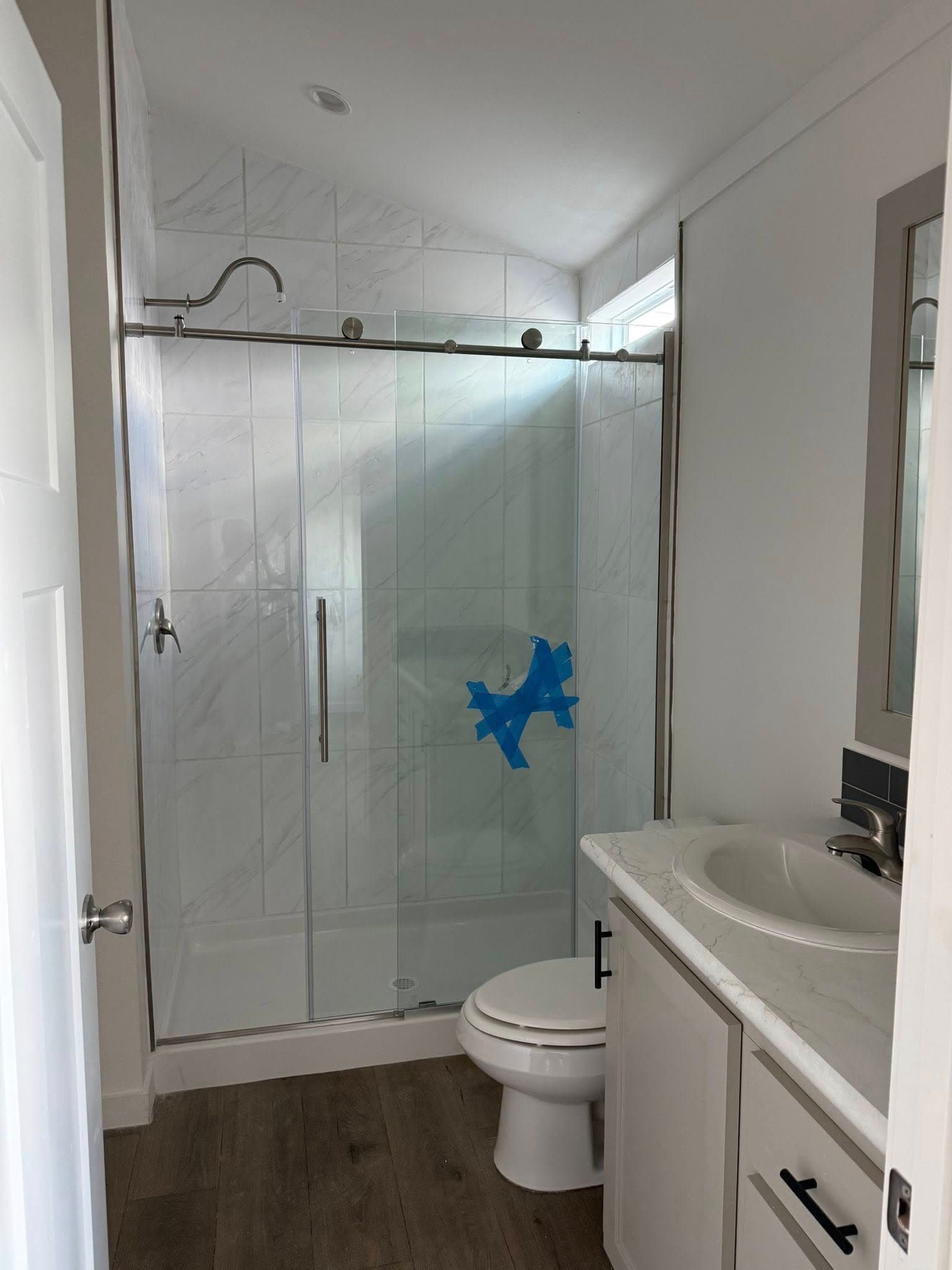 Champion d1868b bathroom home features