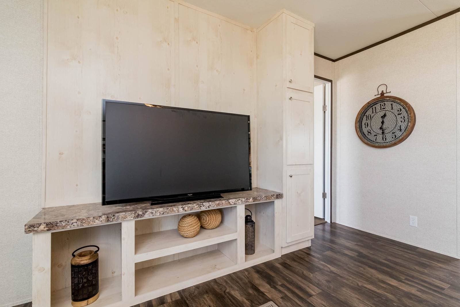 Nm3248b interior home features