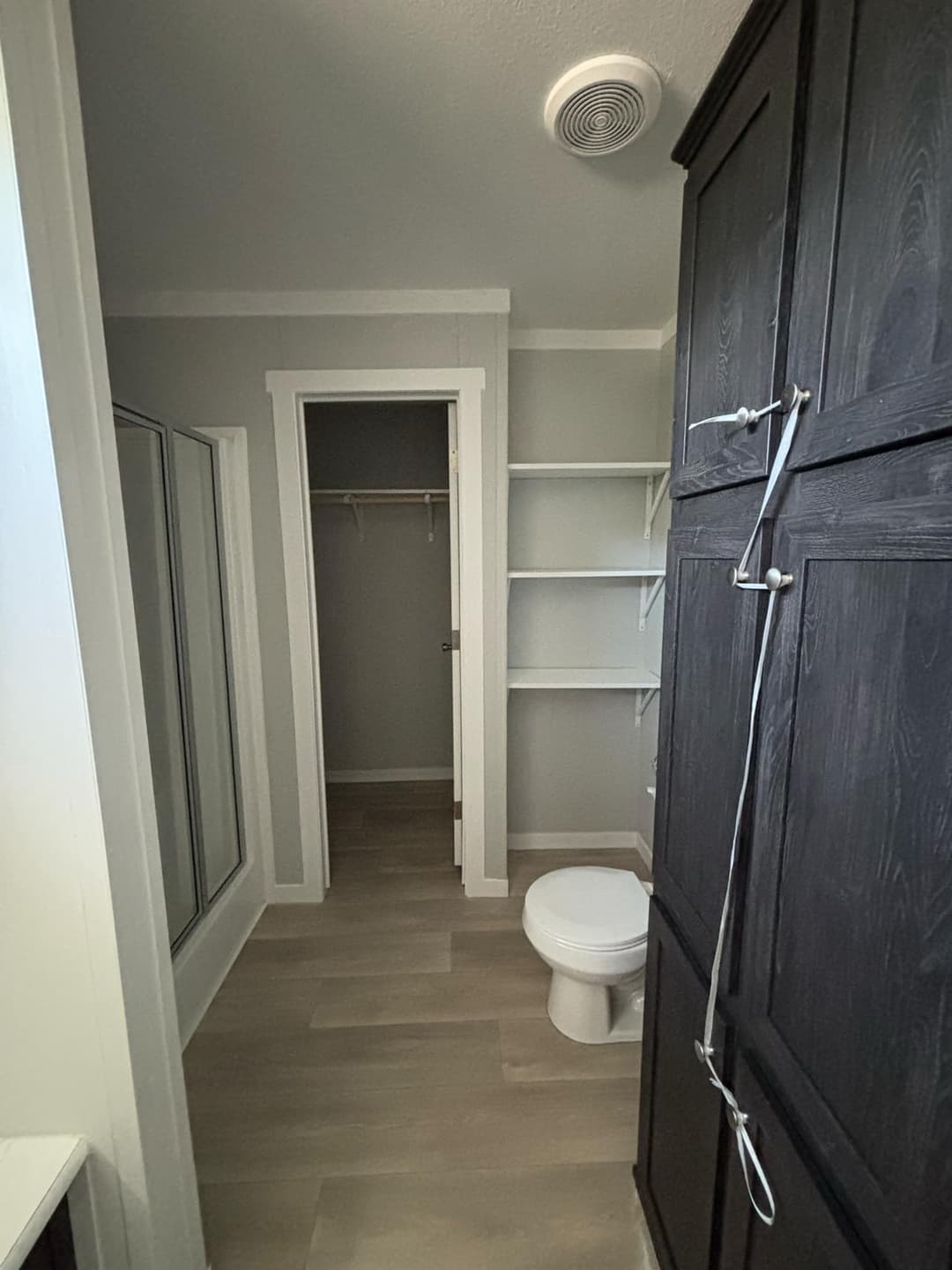 The ford (inventory) bathroom home features