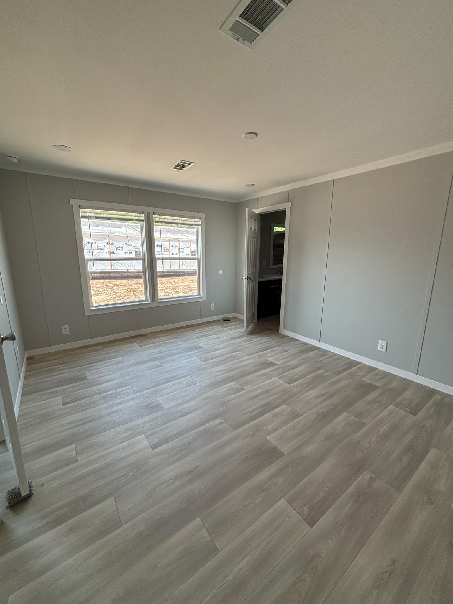 The ford (inventory) interior home features