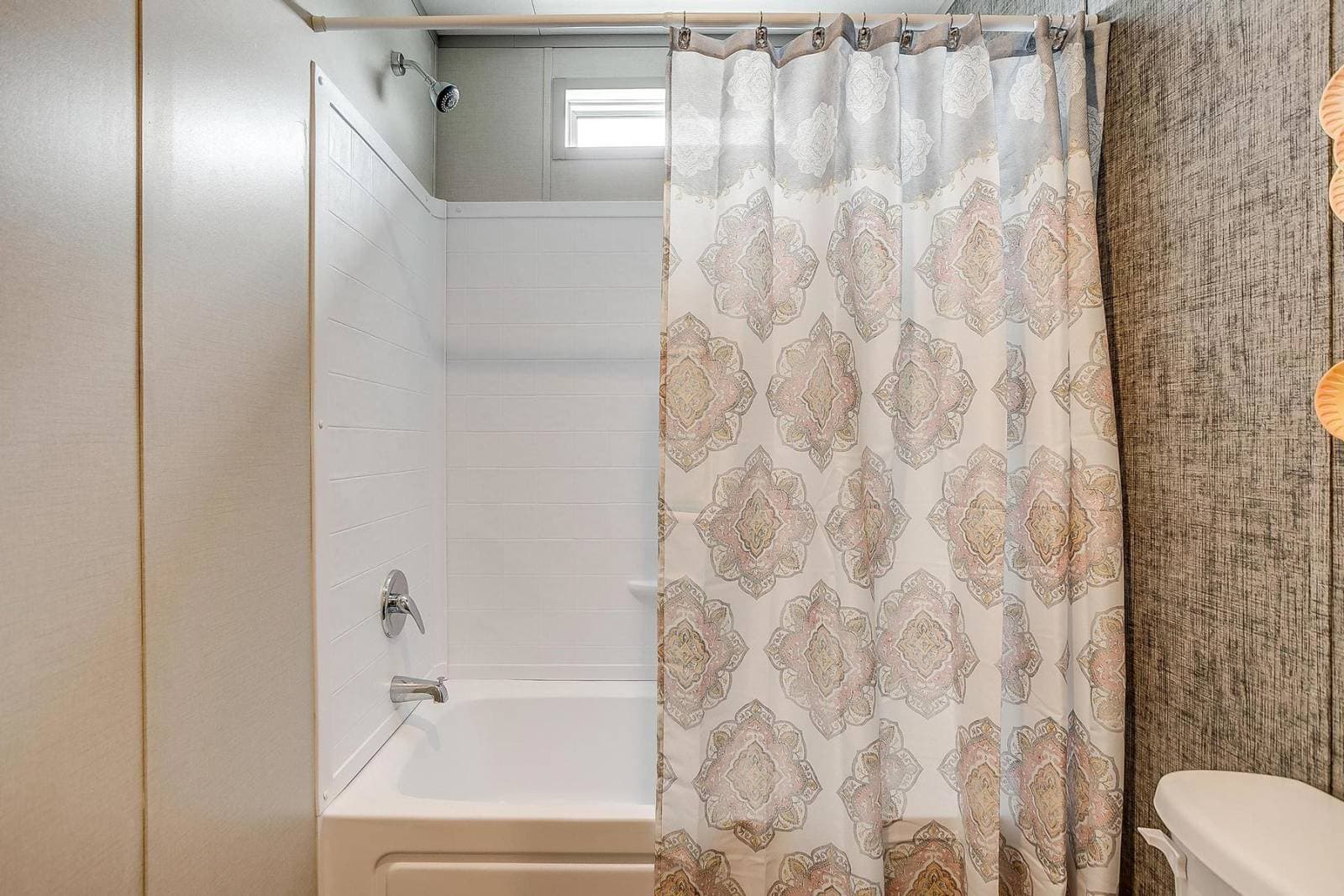 Nm3256h bathroom home features