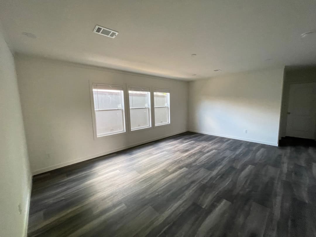 Hero 76 (inventory) interior home features