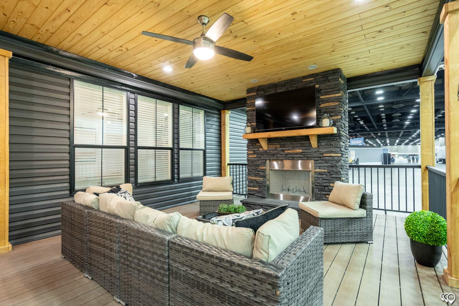 The lost creek exterior home features