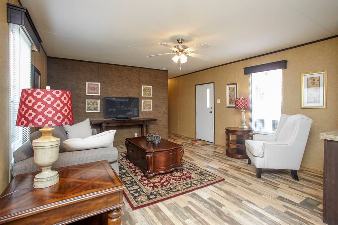 Cs1676c interior home features