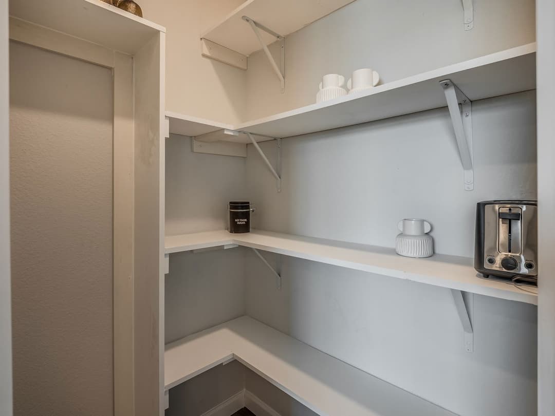 Vintage farmhouse flex 47643a interior home features