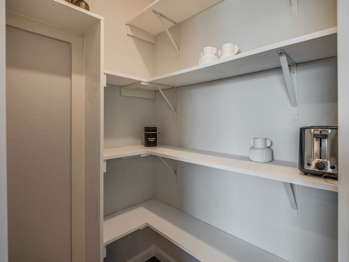 Vintage farmhouse flex 47643a interior home features