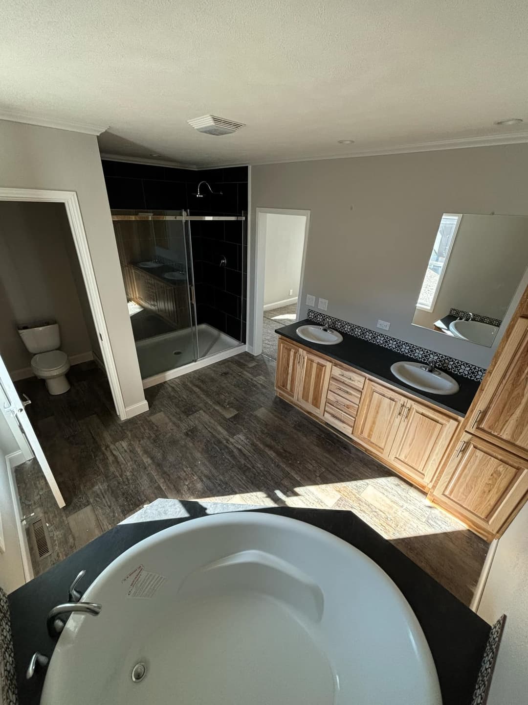 Genesis (inventory) bathroom home features