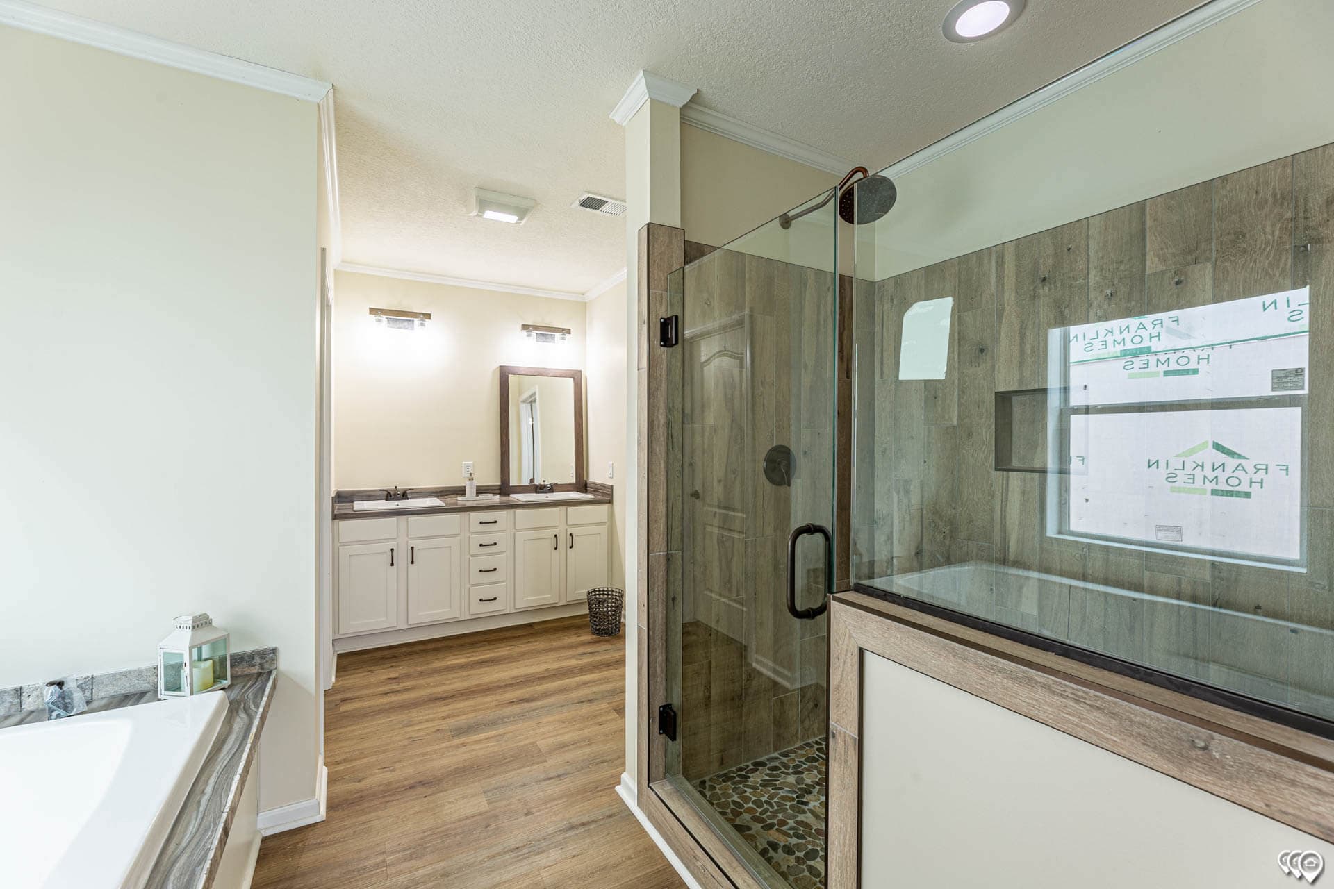 Acadia bathroom home features
