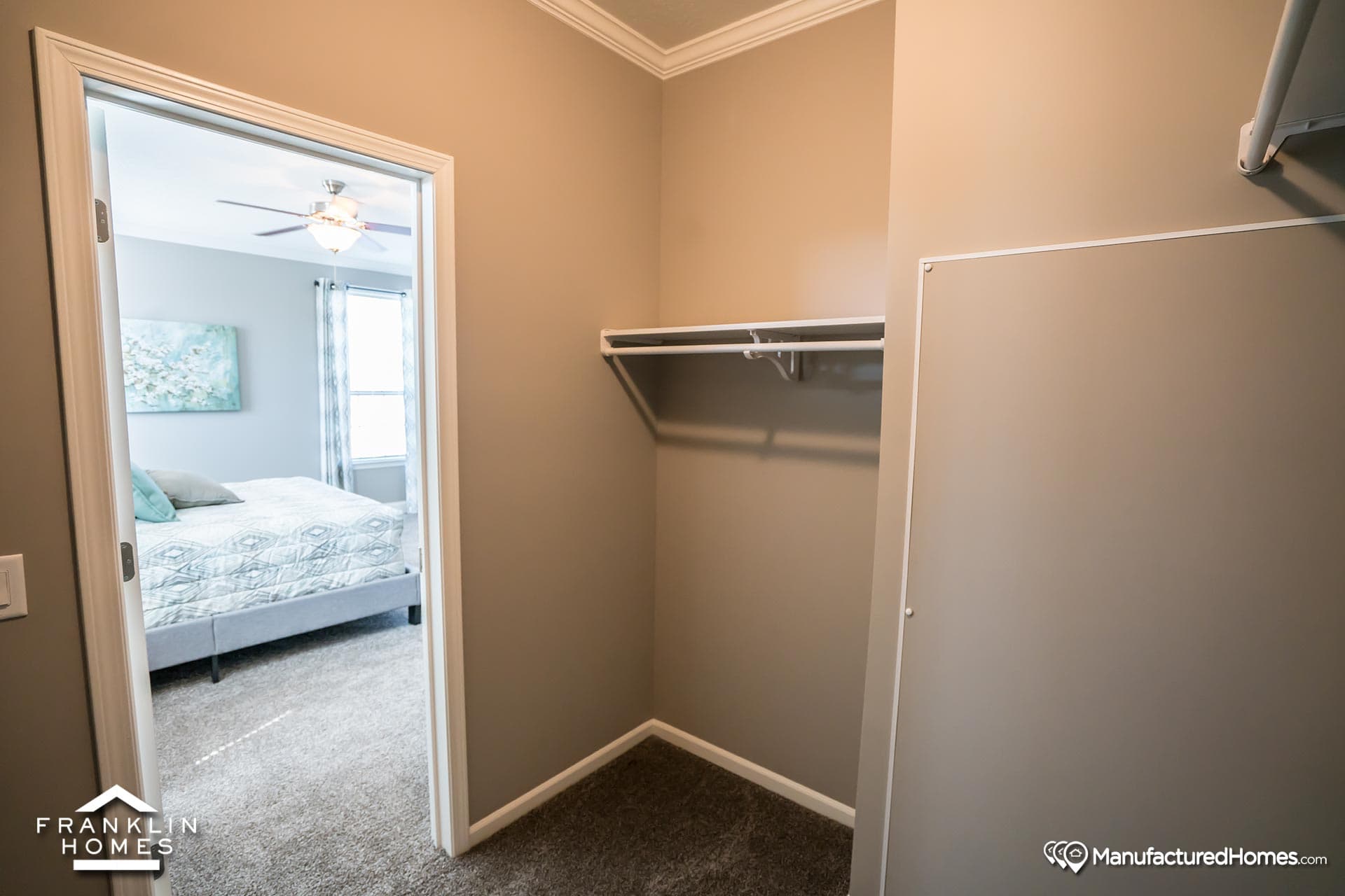 Coach house bedroom home features