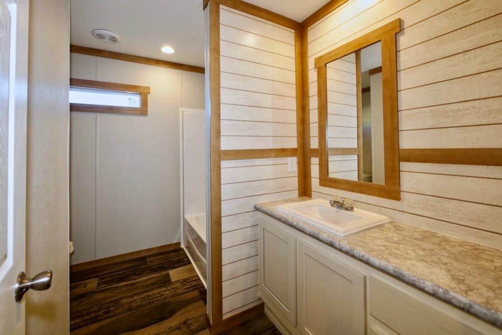 Macey 9768 bathroom home features