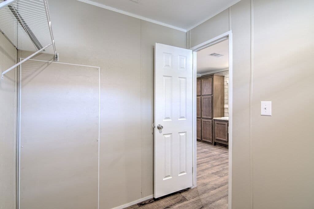 Bella 9876 interior home features