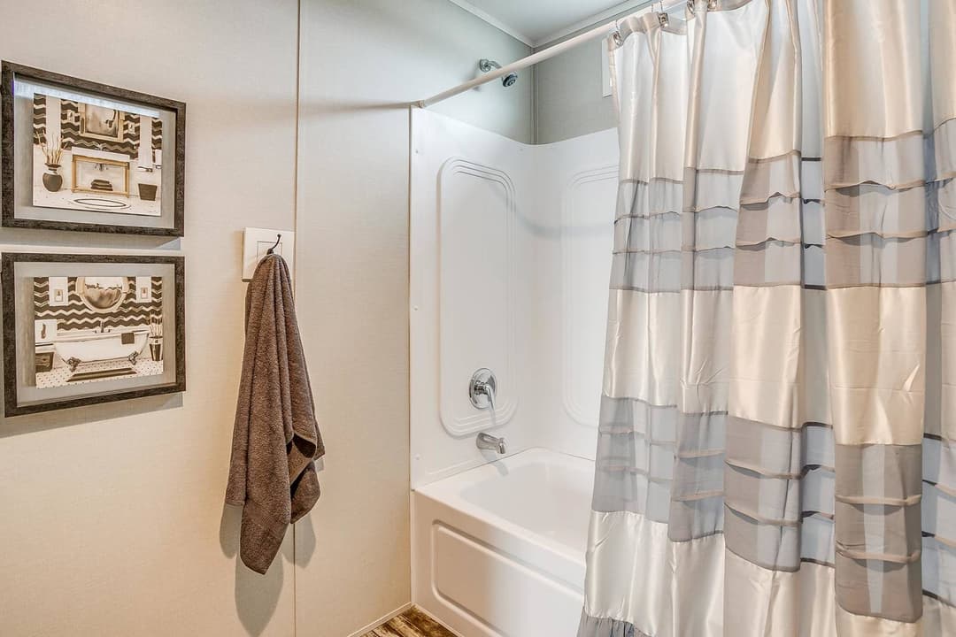 Nm2856a bathroom home features