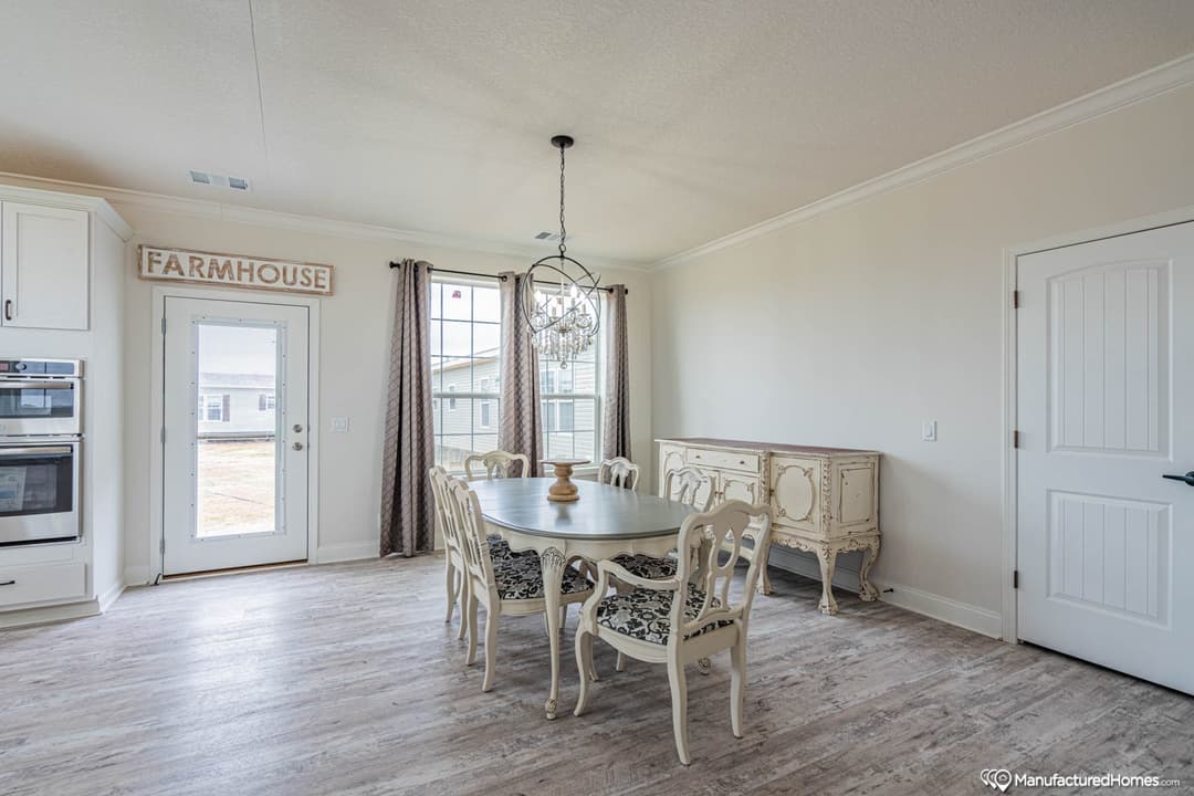 Jasmine i interior home features