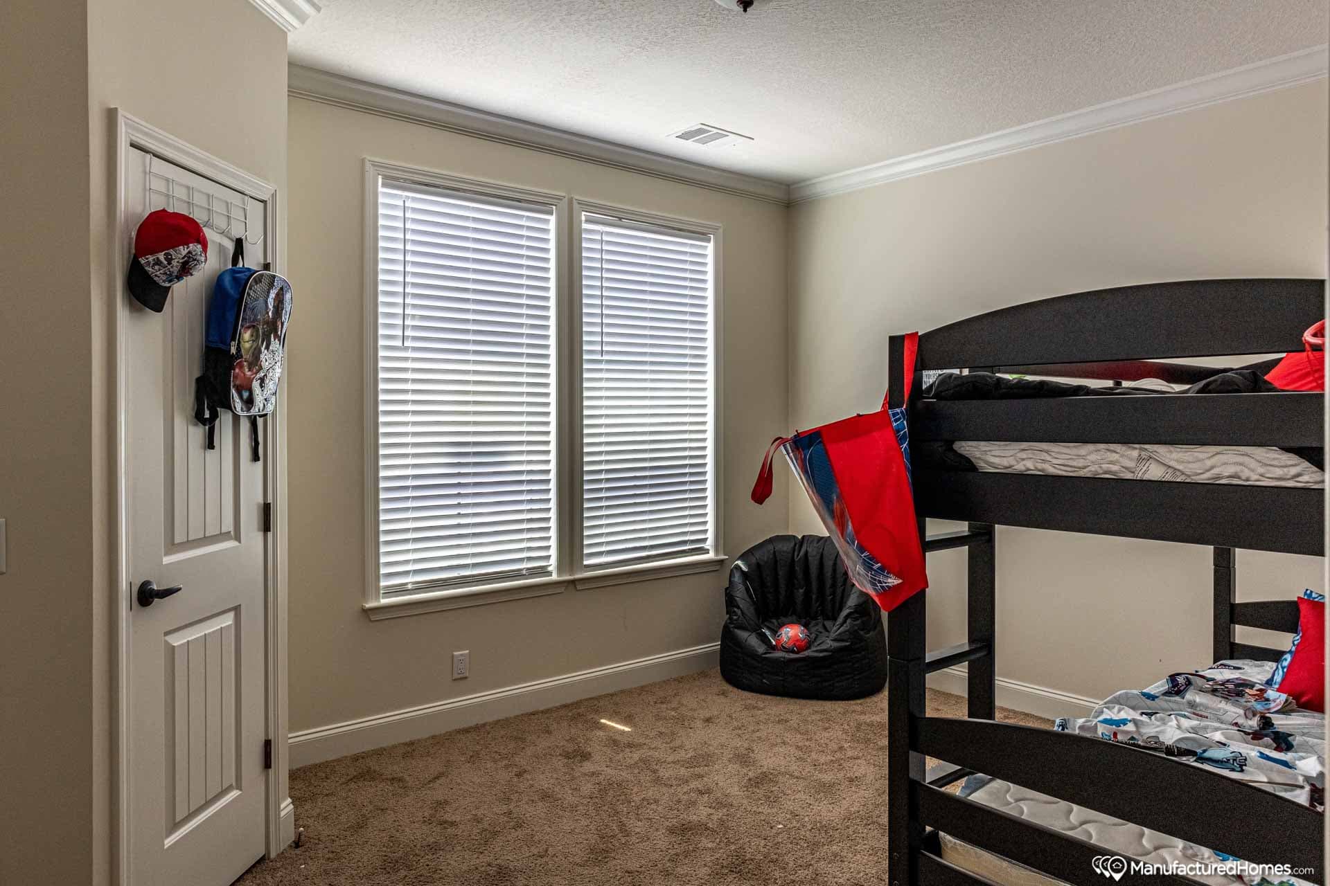 Azalea i bedroom home features