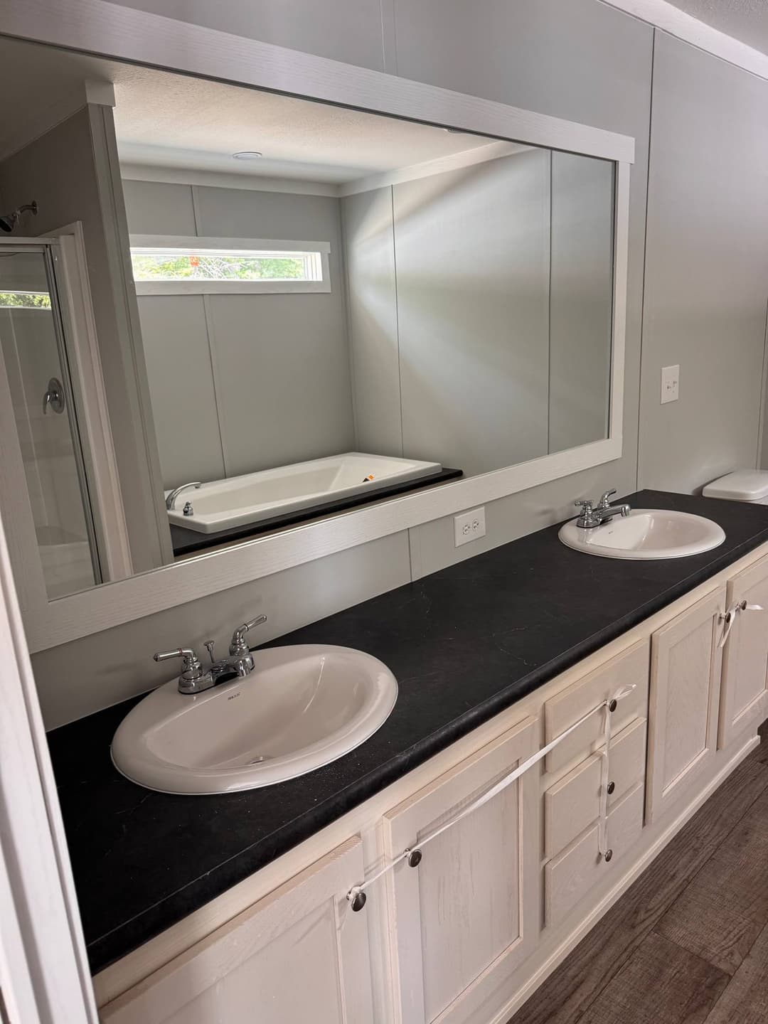 The hoover (inventory) bathroom home features