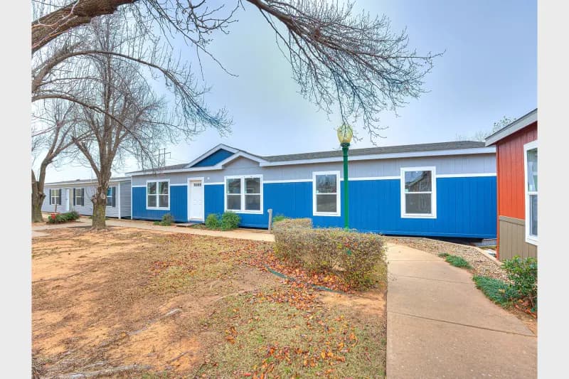 Skyliner 4765j elevation and exterior home features