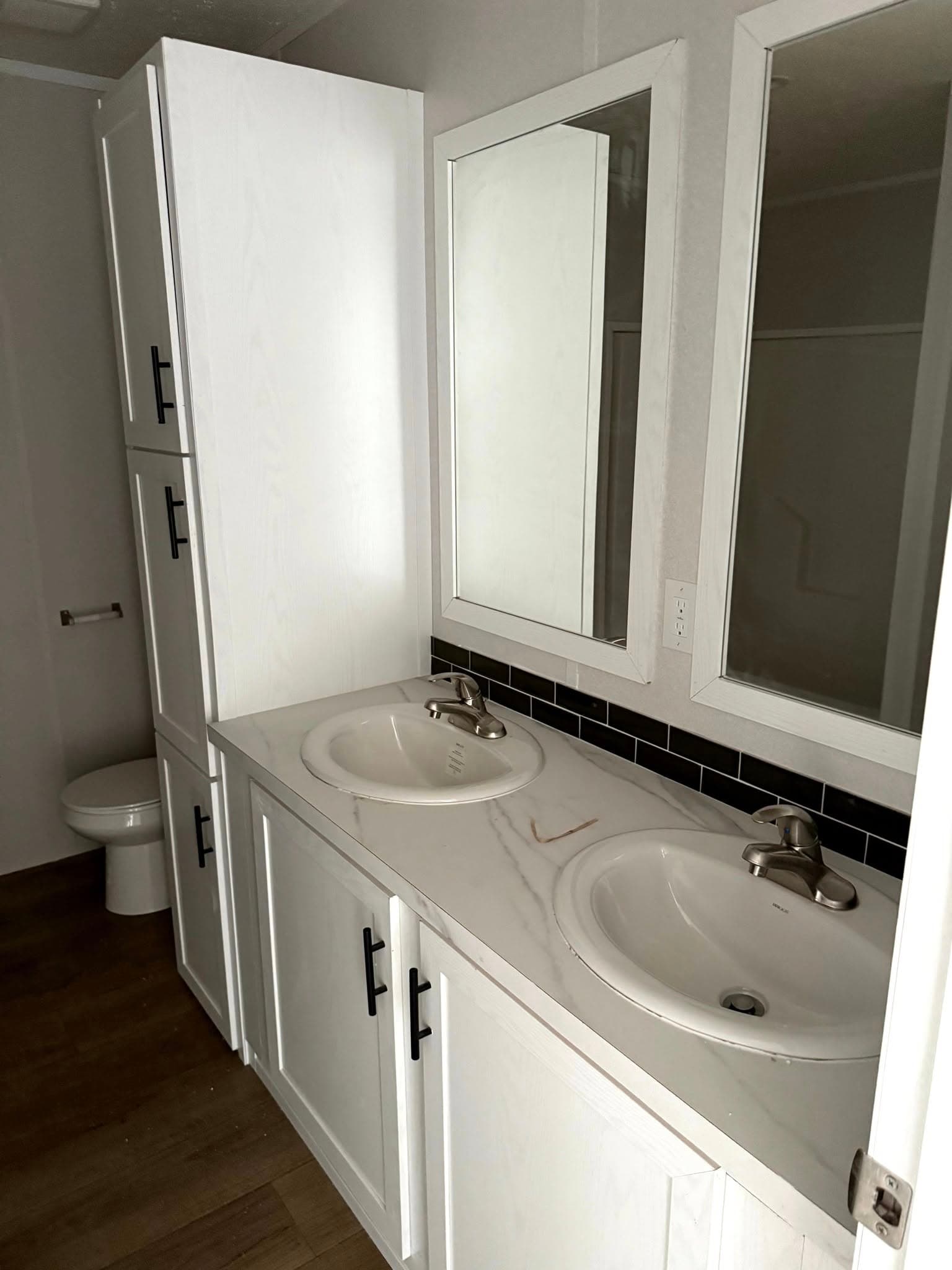 Valumax32684f bathroom home features