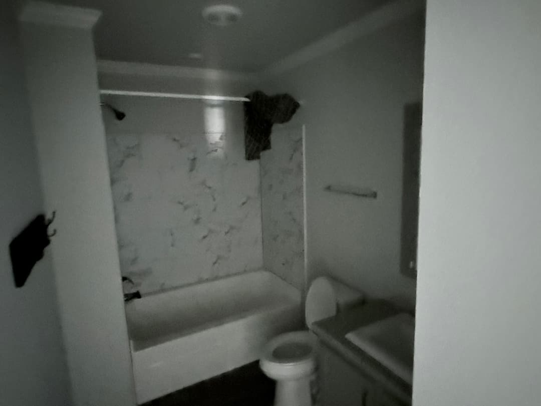 Vintage farmhouse (inventory) bathroom home features