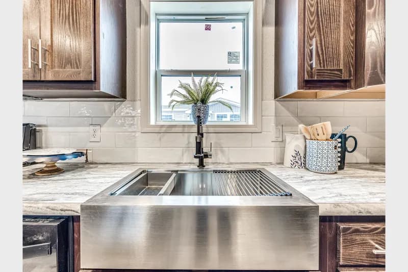 Skyliner 4765j kitchen home features