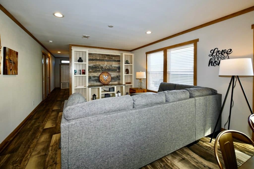 Macey 9768 interior home features