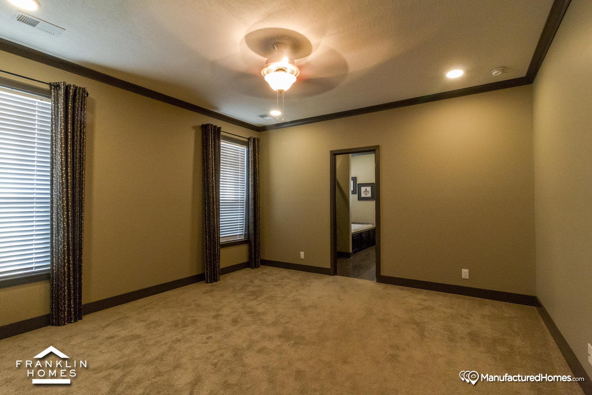 Nandina i bedroom home features