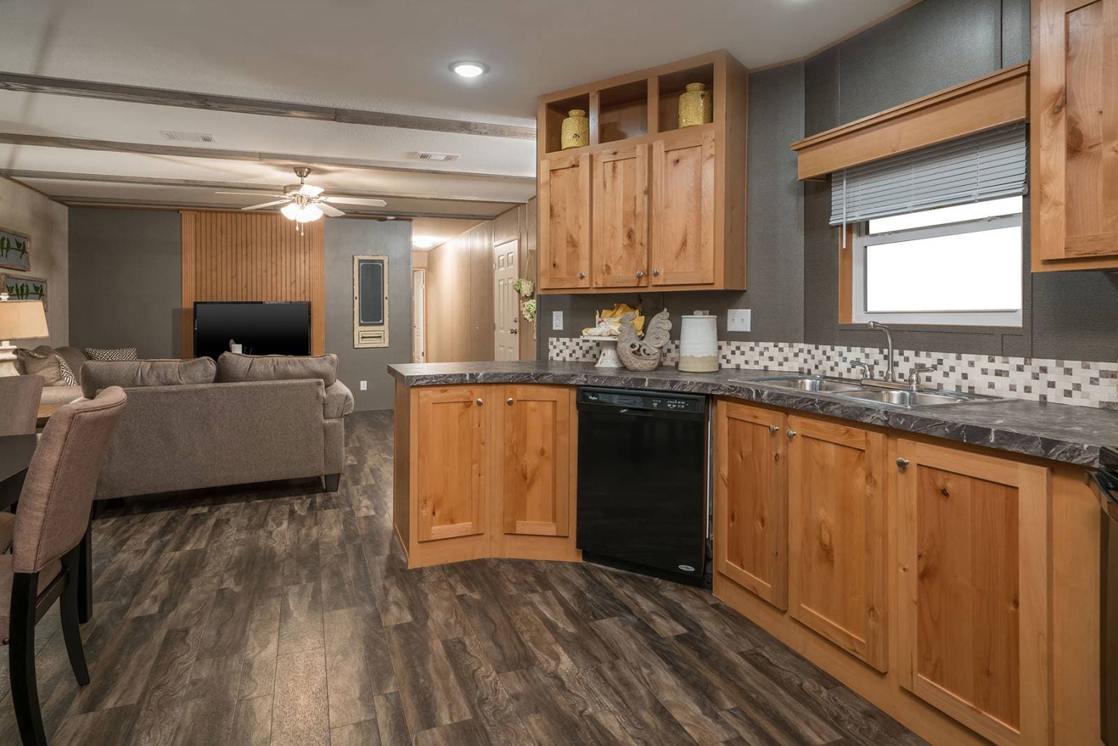 Cs1676c kitchen home features