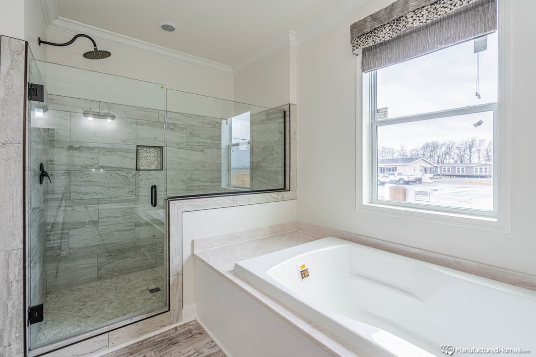 Jasmine i bathroom home features