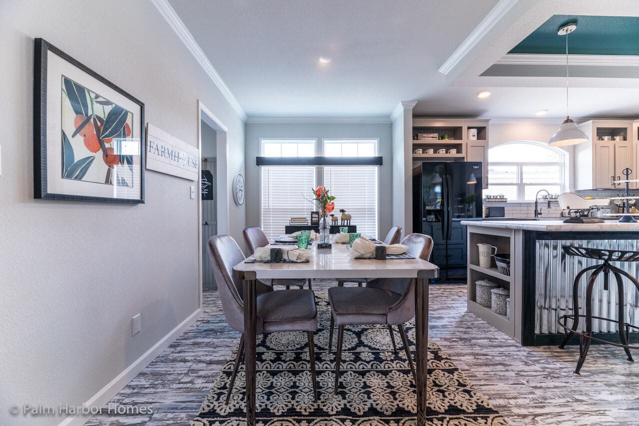 Vintage farmhouse 32643c interior home features