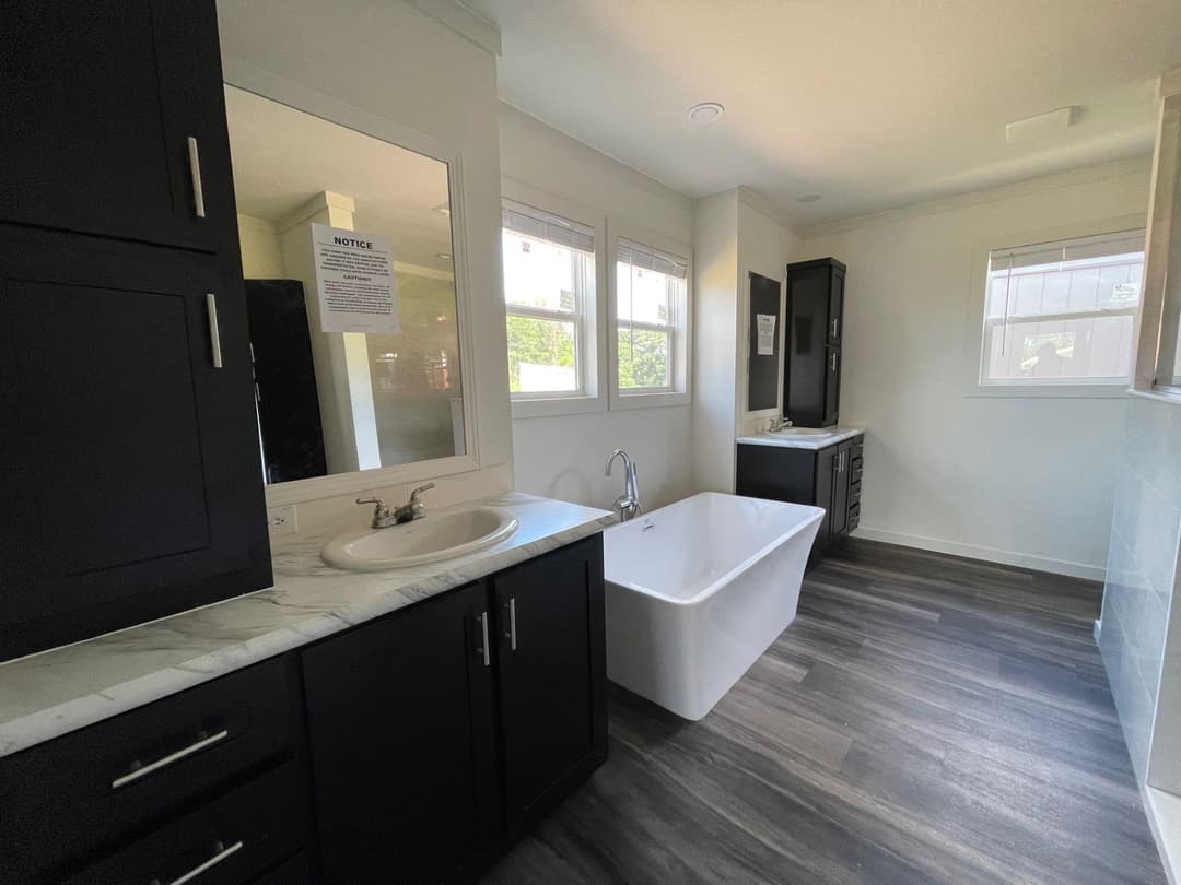 Hero 76 (inventory) bathroom home features