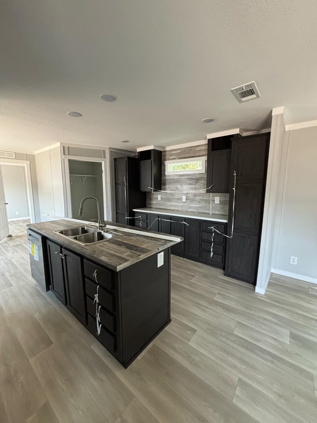 The ford (inventory) kitchen home features