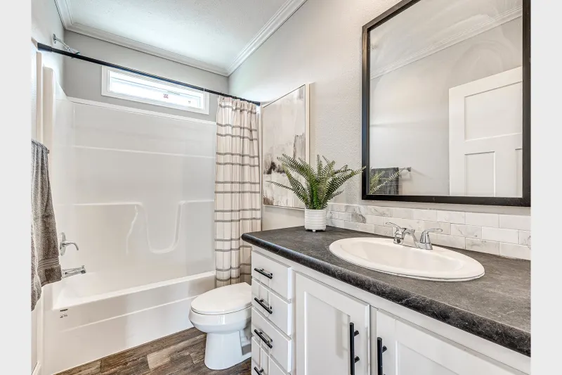 Genesis 9302 bathroom home features