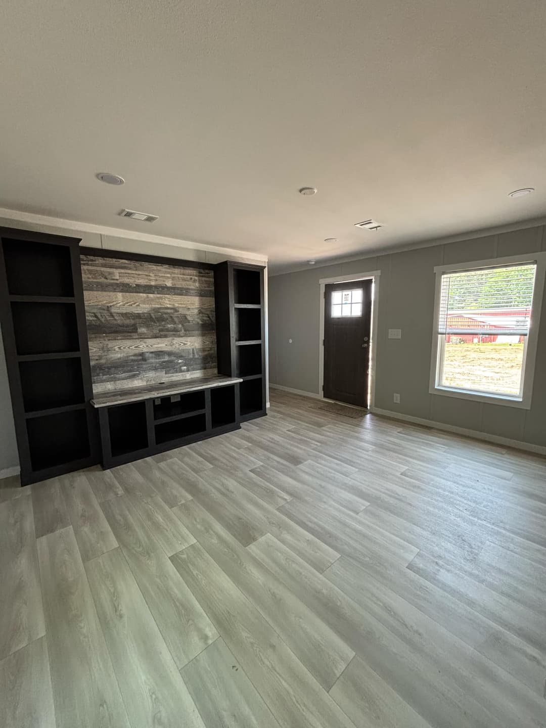 The ford (inventory) interior home features