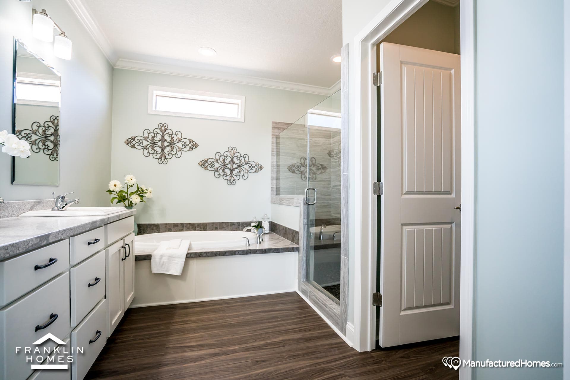 Coach house bathroom home features