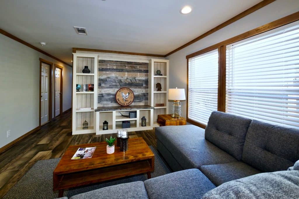 Macey 9768 interior home features