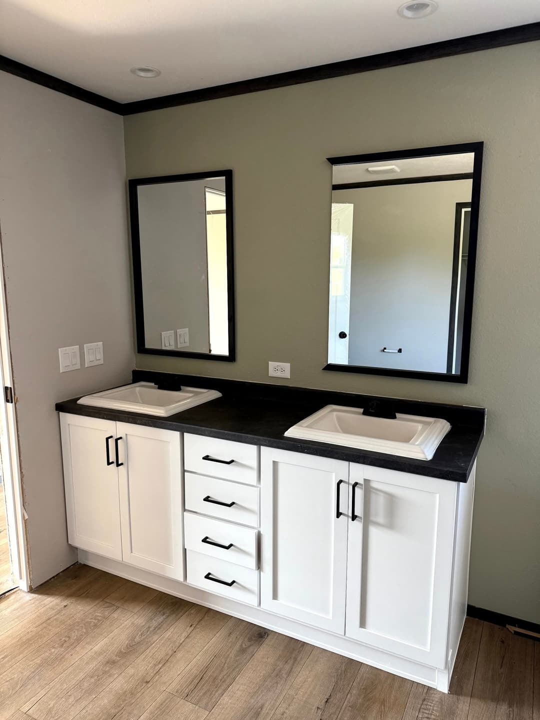 Skyline embrace 3276 bathroom home features