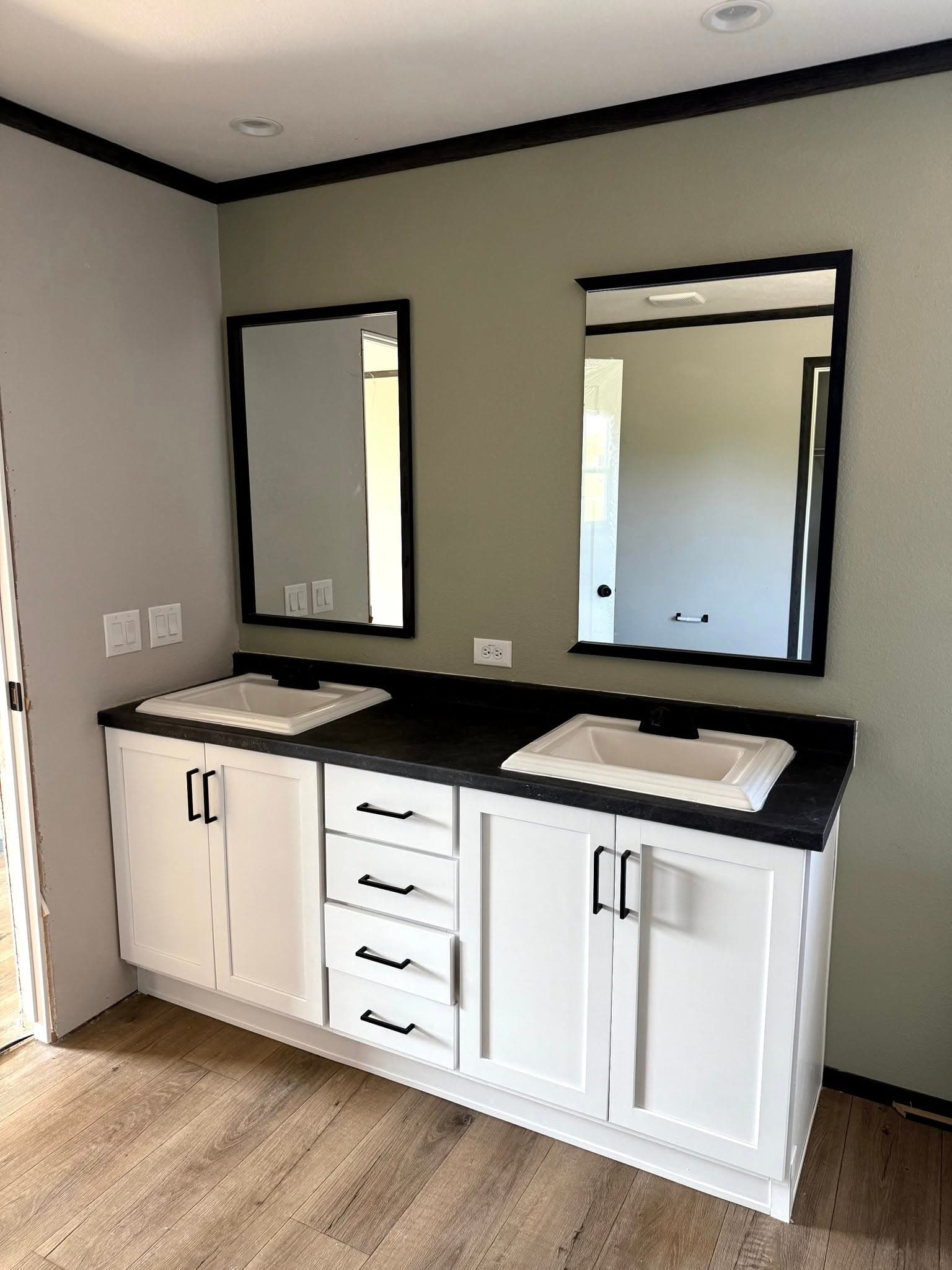 Skyline embrace 3276 bathroom home features