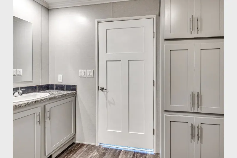 Prairie dune 8810 bathroom home features