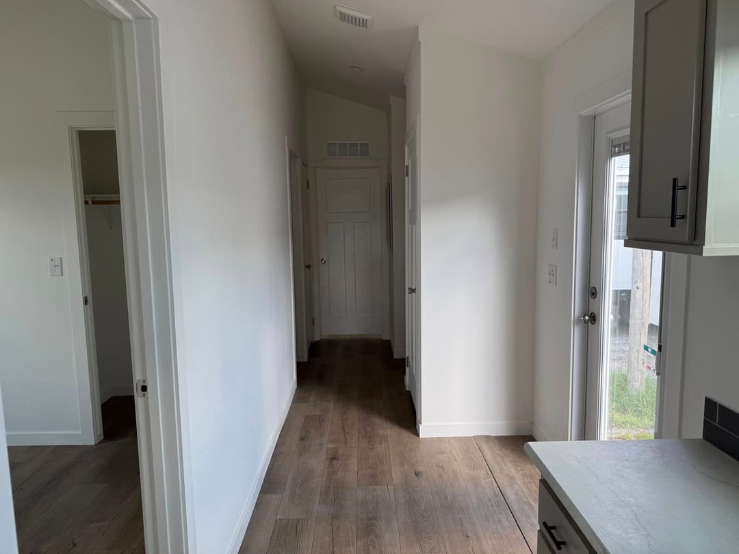 Champion d1868b interior home features